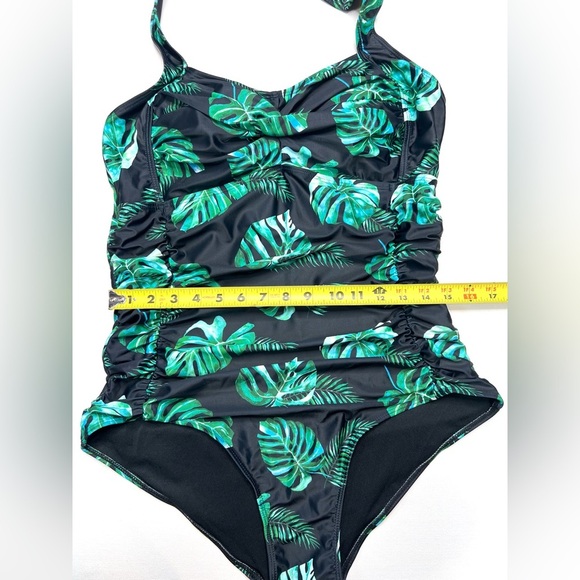 Yonique Plus swimsuit size 18W ruched halter neck tummy control tropical beach - Picture 5 of 11